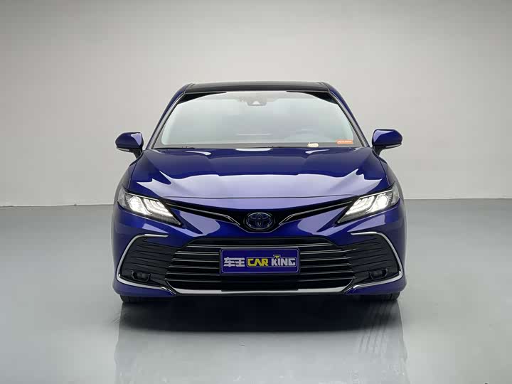 Фото 2 - Toyota Camry