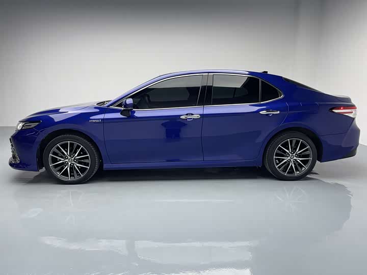 Фото 4 - Toyota Camry