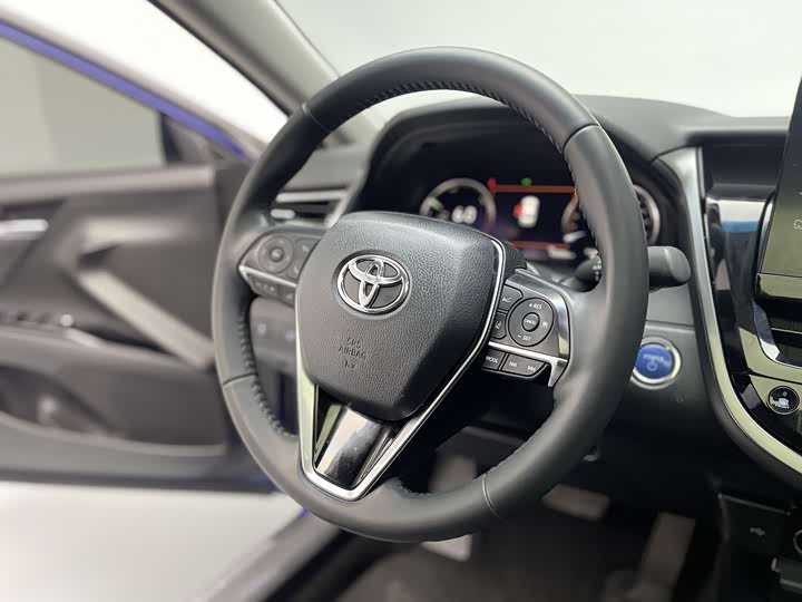 Фото 5 - Toyota Camry