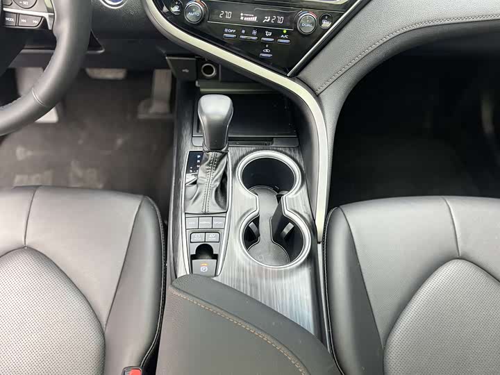 Фото 9 - Toyota Camry