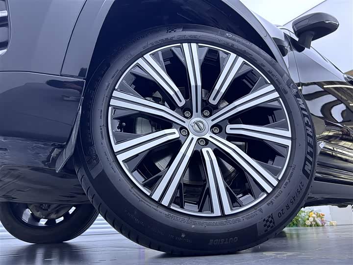 Фото 7 - Volvo XC90