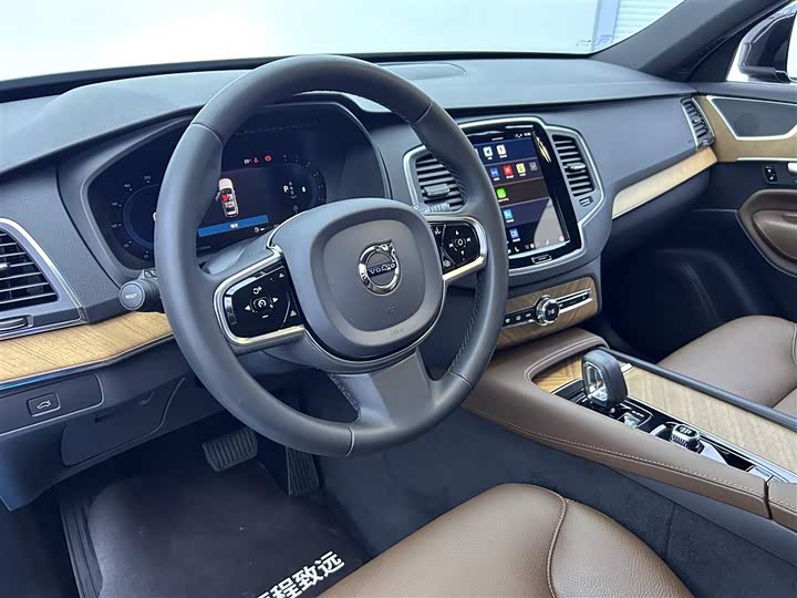 Фото 8 - Volvo XC90