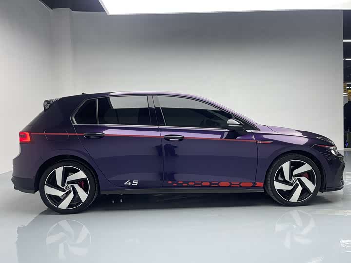 Фото 9 - Volkswagen Golf GTI