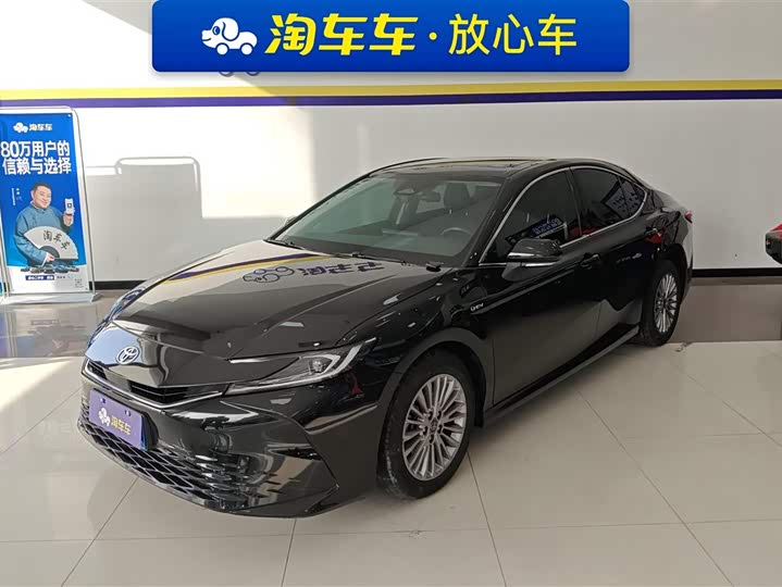 Фото 1 - Toyota Camry