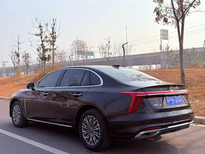 Фото 9 - Hongqi H5