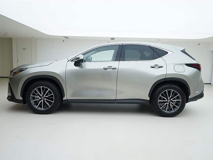 Фото 3 - Lexus NX