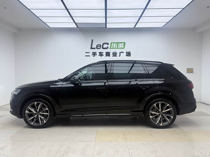 Фото 4 - Audi Q7