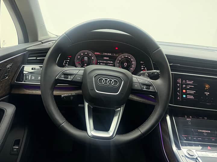 Фото 9 - Audi Q7