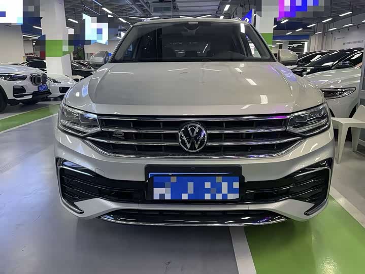 Фото 2 - Volkswagen Tiguan L Pro