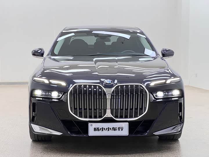 Фото 2 - BMW 7 Series