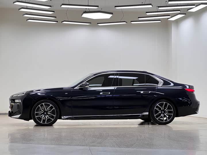 Фото 4 - BMW 7 Series