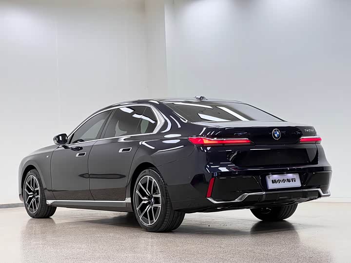 Фото 5 - BMW 7 Series