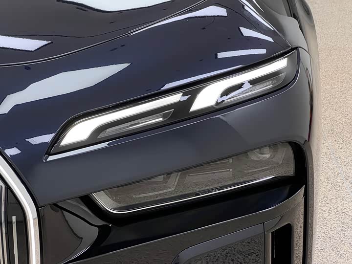 Фото 8 - BMW 7 Series