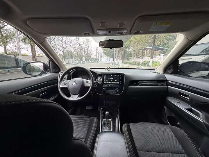 Фото 5 - Mitsubishi Outlander