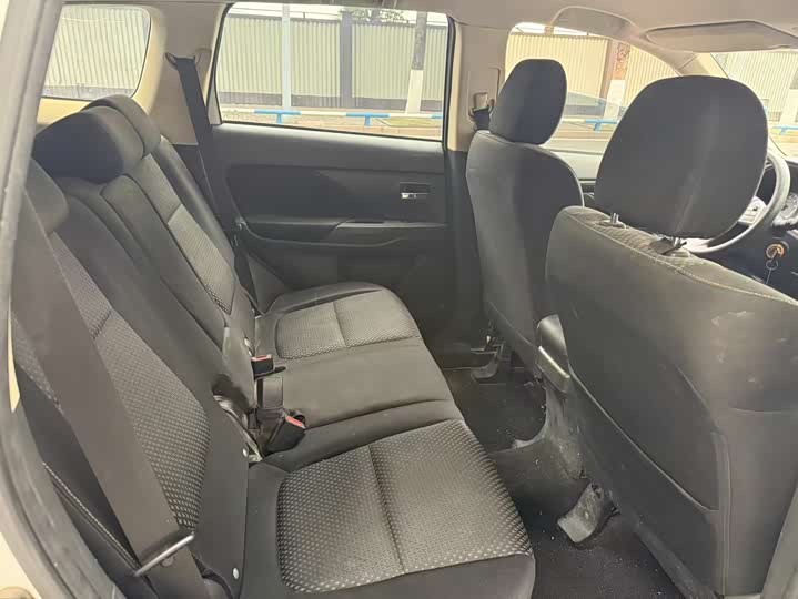 Фото 6 - Mitsubishi Outlander