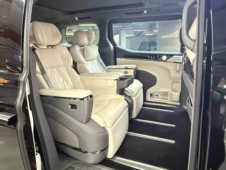 Фото 2 - Zeekr 009