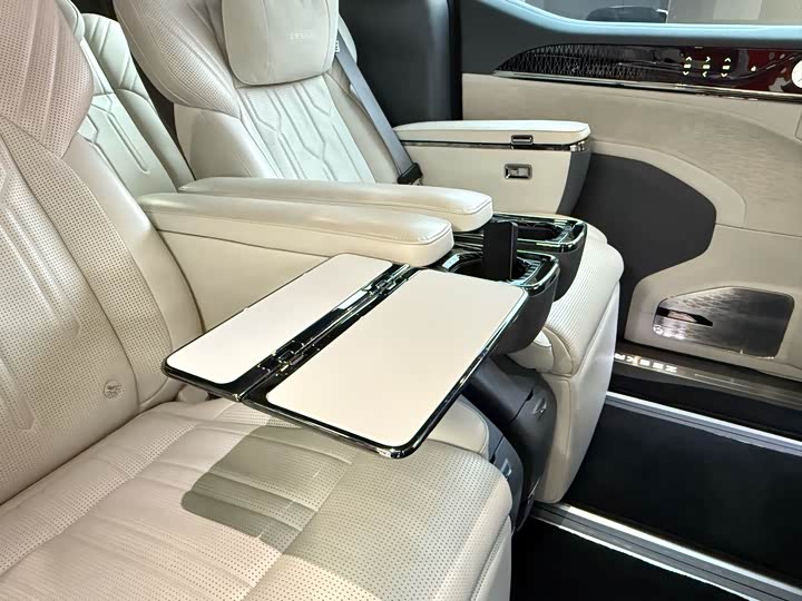 Фото 6 - Zeekr 009