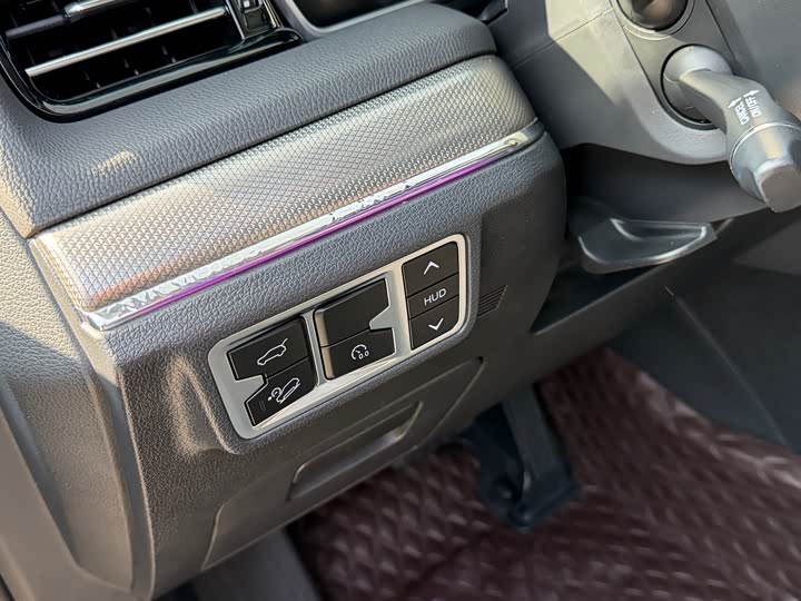 Фото 9 - Hongqi HS5