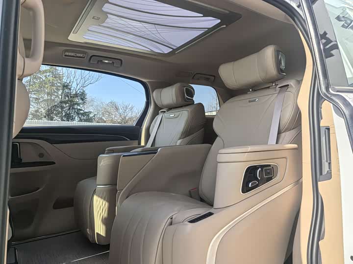 Фото 4 - Buick GL8 ES