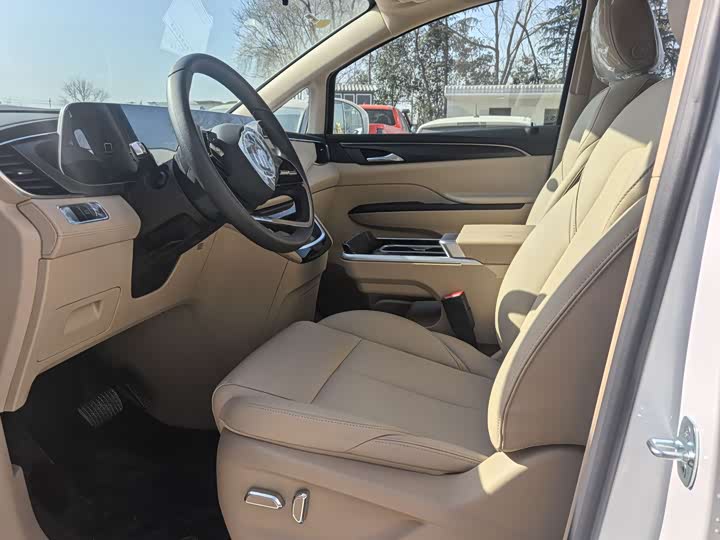 Фото 7 - Buick GL8 ES