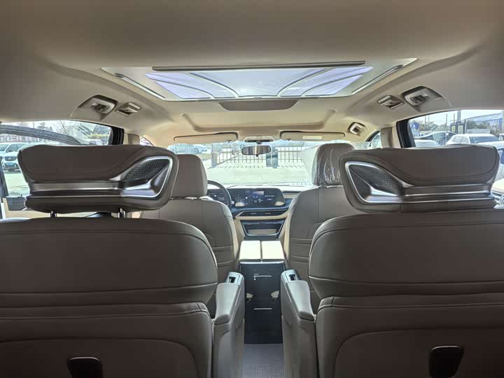 Фото 9 - Buick GL8 ES