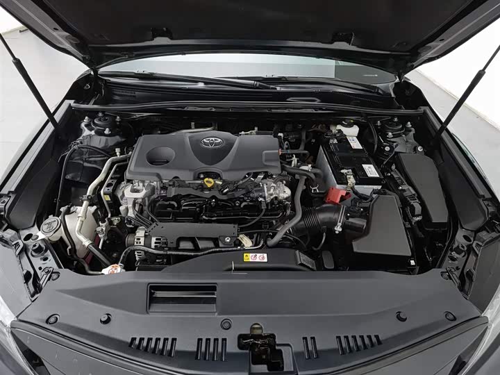 Фото 6 - Toyota Camry