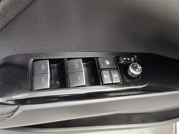 Фото 9 - Toyota Camry