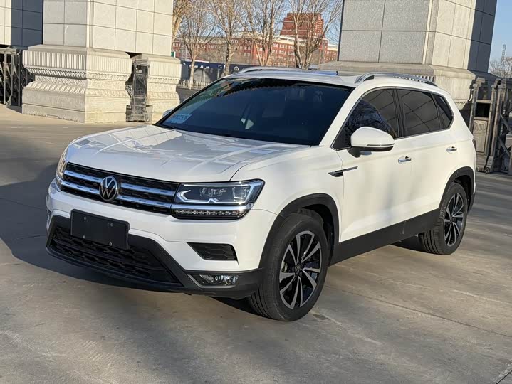 Фото 1 - Volkswagen Tharu