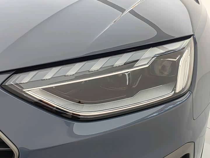 Фото 4 - Audi A4L