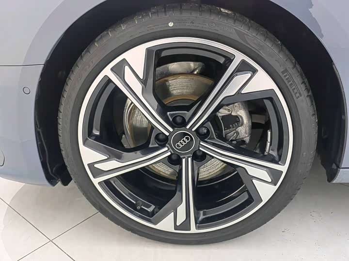 Фото 5 - Audi A4L