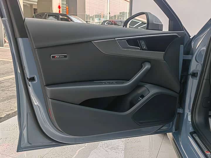 Фото 7 - Audi A4L