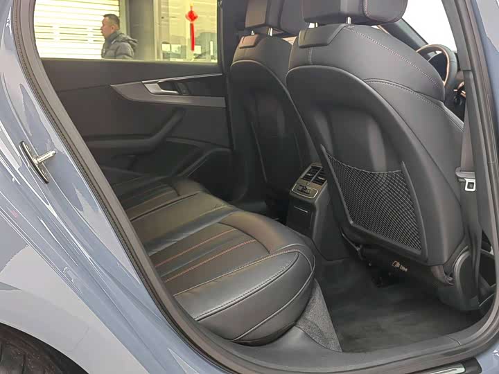 Фото 8 - Audi A4L