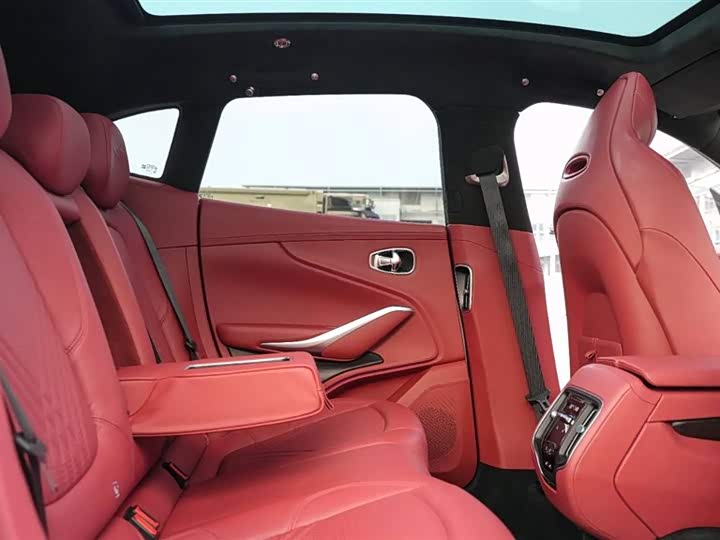 Фото 7 - Aston Martin DBX