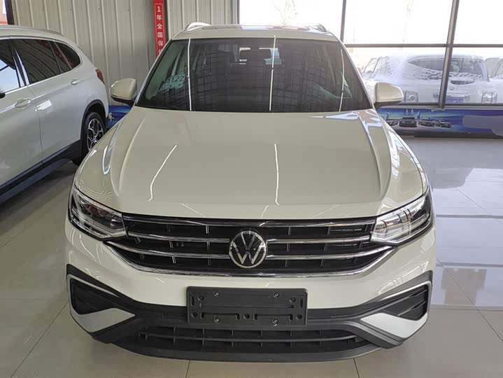 Фото 2 - Volkswagen Tiguan L Pro