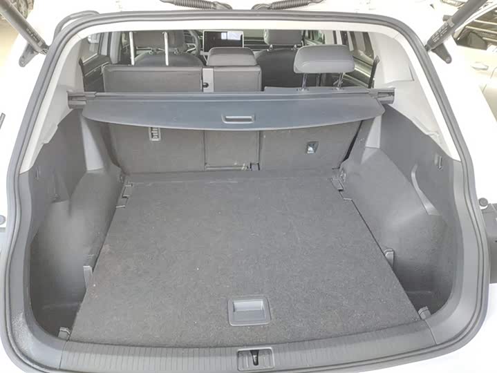 Фото 4 - Volkswagen Tiguan L Pro