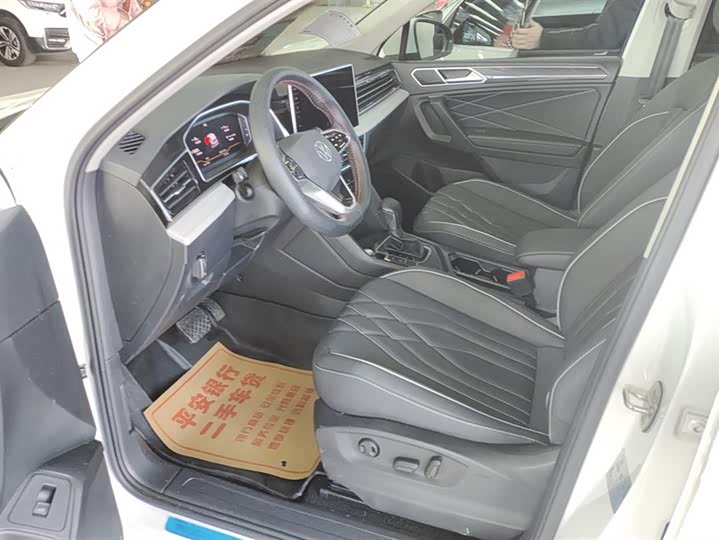 Фото 9 - Volkswagen Tiguan L Pro