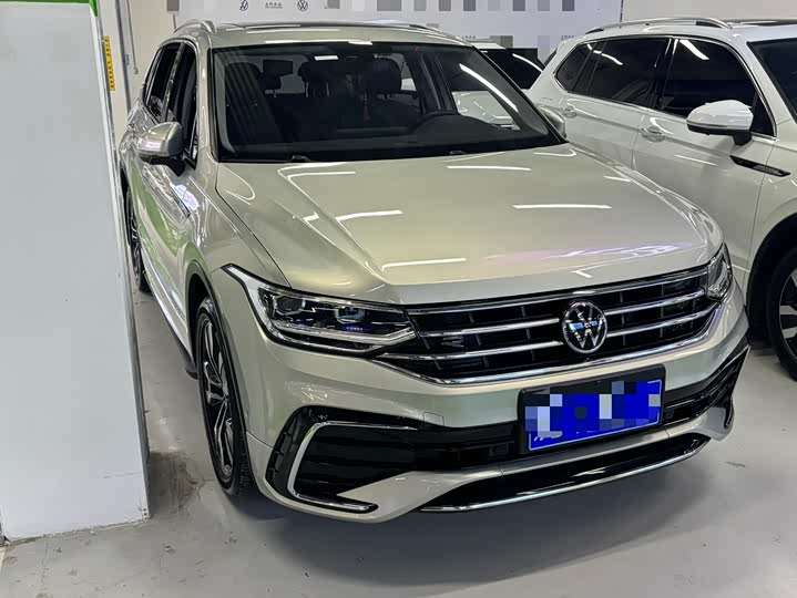 Фото 2 - Volkswagen Tiguan L Pro