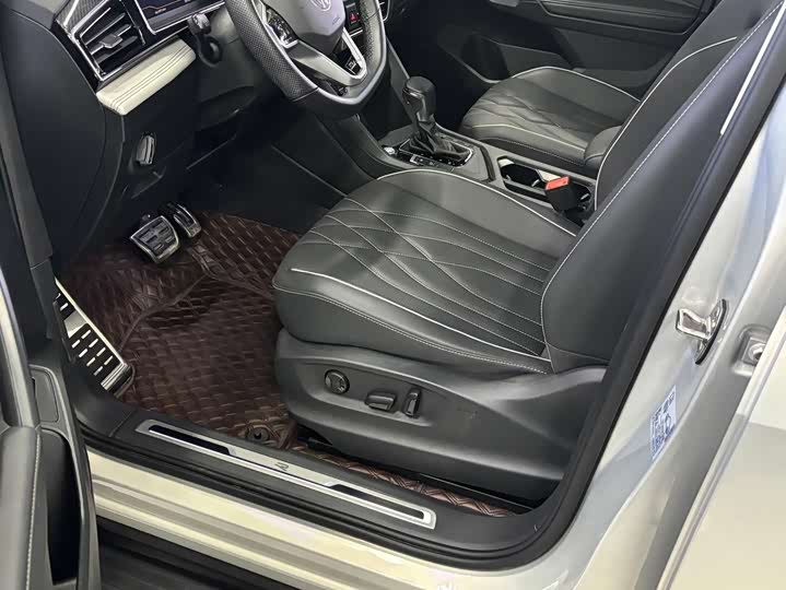 Фото 3 - Volkswagen Tiguan L Pro