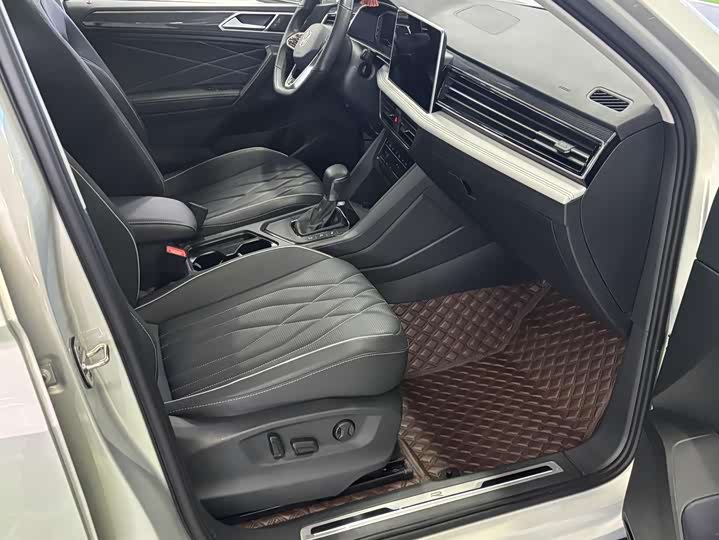 Фото 4 - Volkswagen Tiguan L Pro