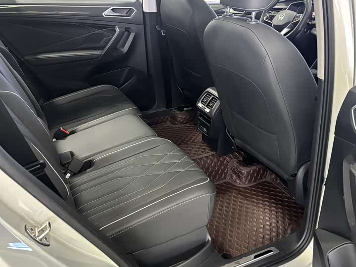 Фото 5 - Volkswagen Tiguan L Pro