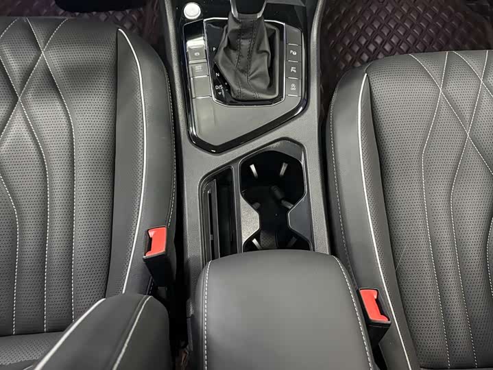 Фото 7 - Volkswagen Tiguan L Pro