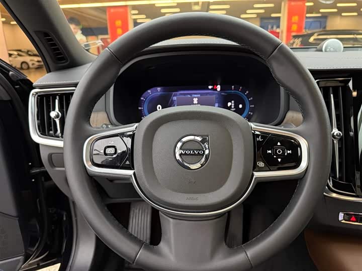 Фото 7 - Volvo S90