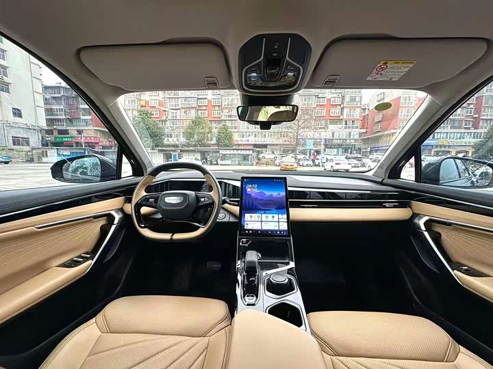 Фото 8 - Geely Atlas L