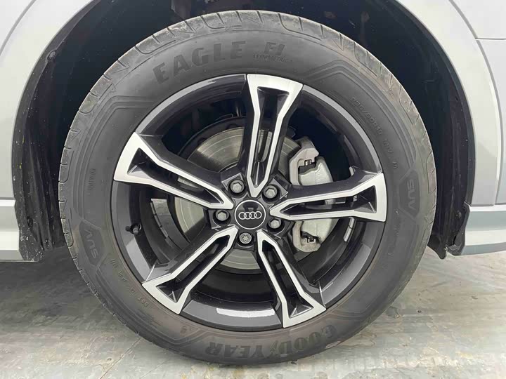 Фото 8 - Audi Q3