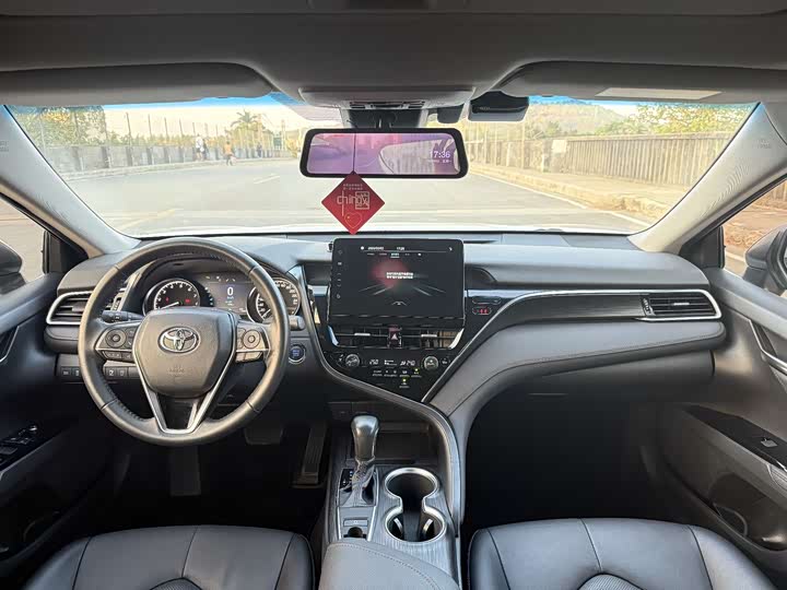 Фото 4 - Toyota Camry