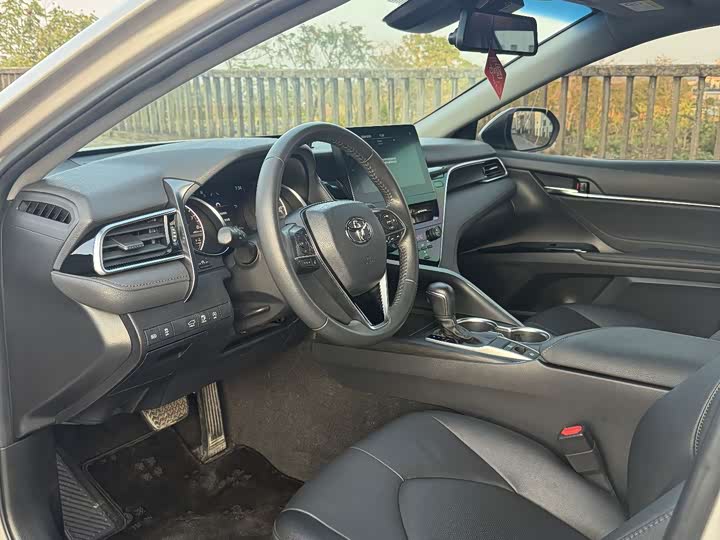 Фото 5 - Toyota Camry