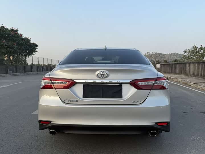 Фото 7 - Toyota Camry
