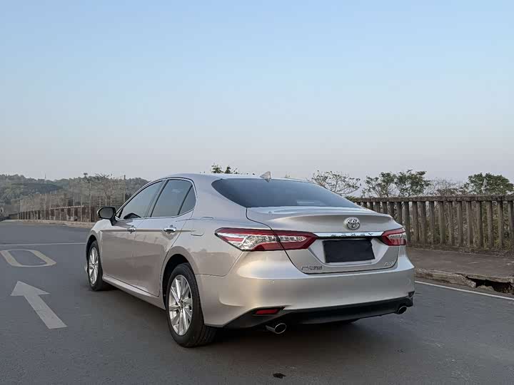 Фото 9 - Toyota Camry