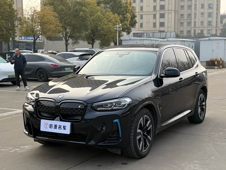 Фото 1 - BMW iX3