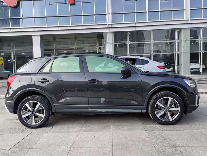 Фото 4 - Audi Q2L e-tron